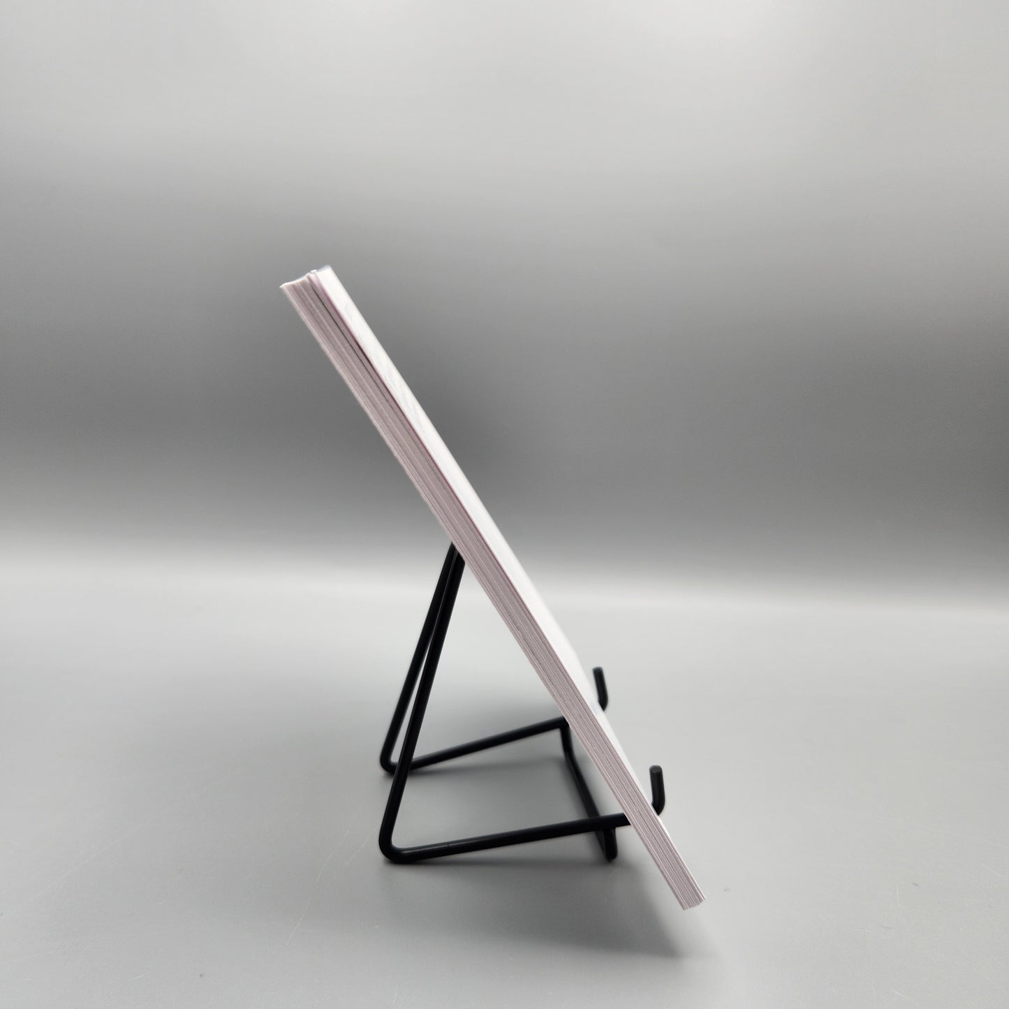 Wire Easel Stand: Black / 3" x 2.5" x 2.5"