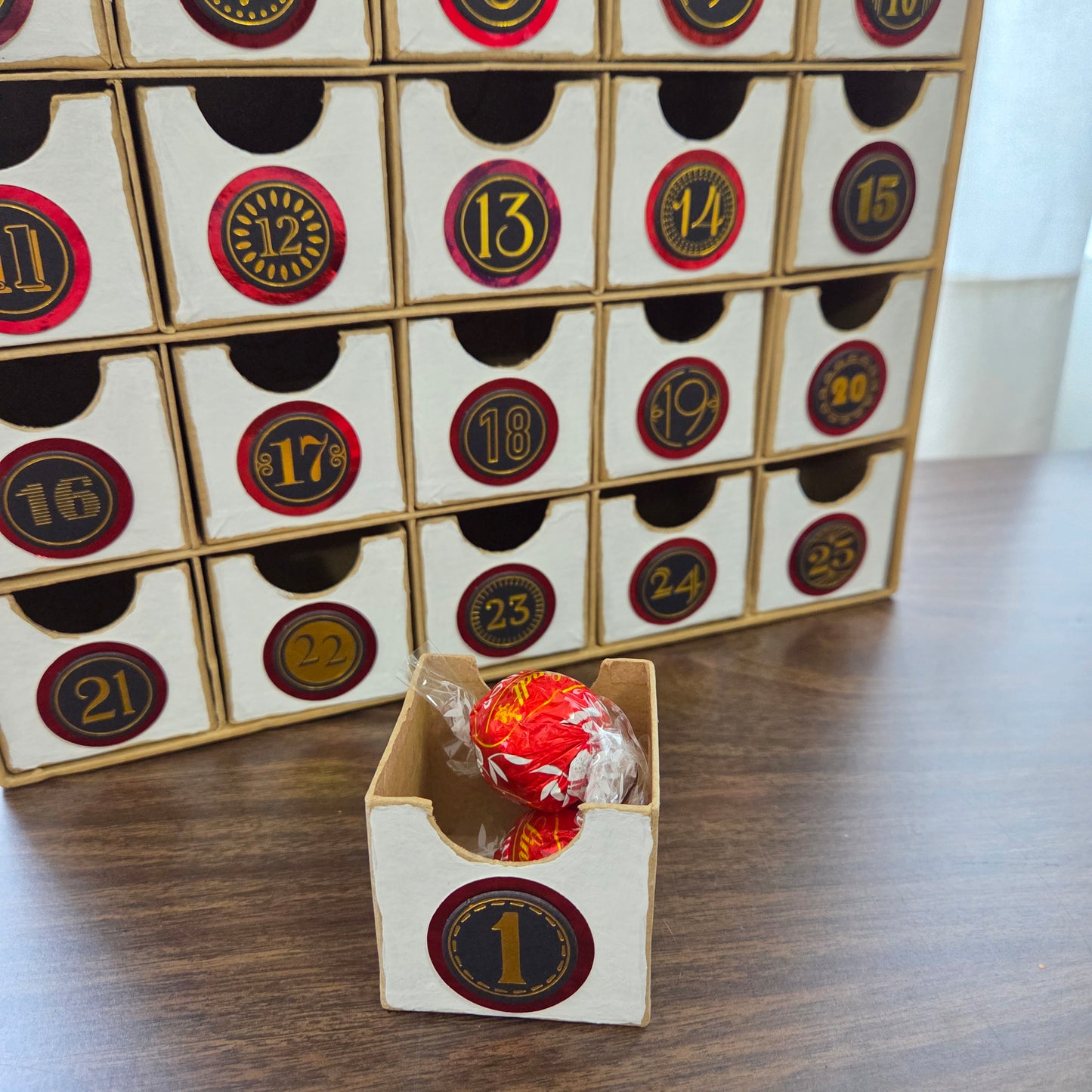 Memory Box ST020 Advent Foil Black Circle Tabs